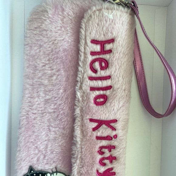 Hello kitty furry wristlet new w/o tags. - Picture 8 of 8